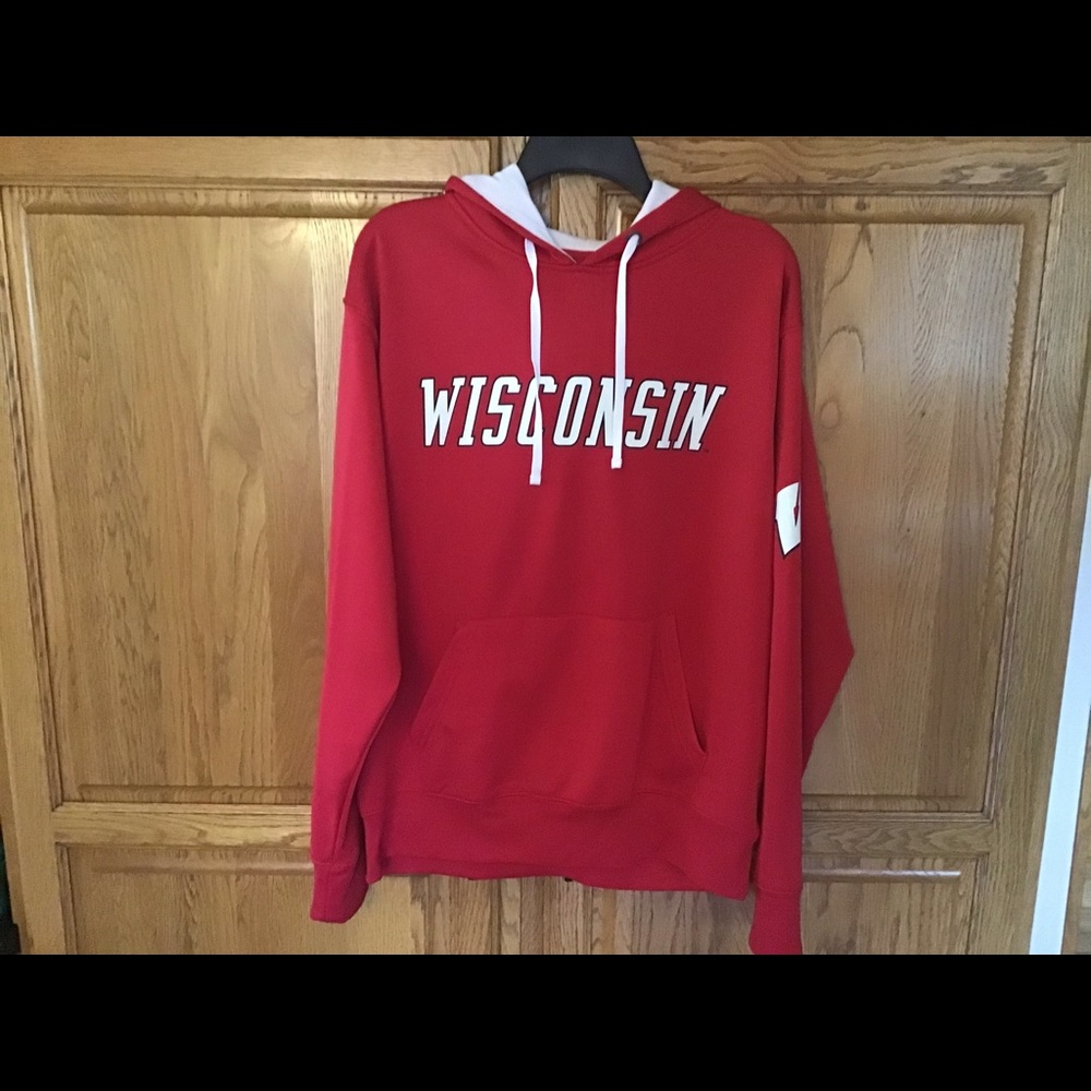 Men’s hooded Wisconsin pullover! NWOT - Picture 2 of 2